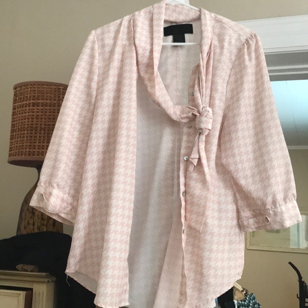 A XL blouse & is from the Khardashion collection